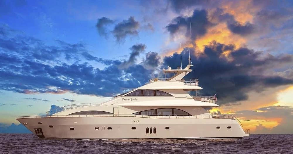 Dream: Luxus-Motorjacht mit Jacuzzi & Flybridge