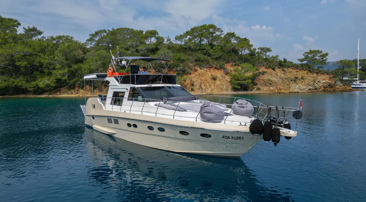 Ada Kuzey - Göcek’te Flybridge 3 Kabin Lüks