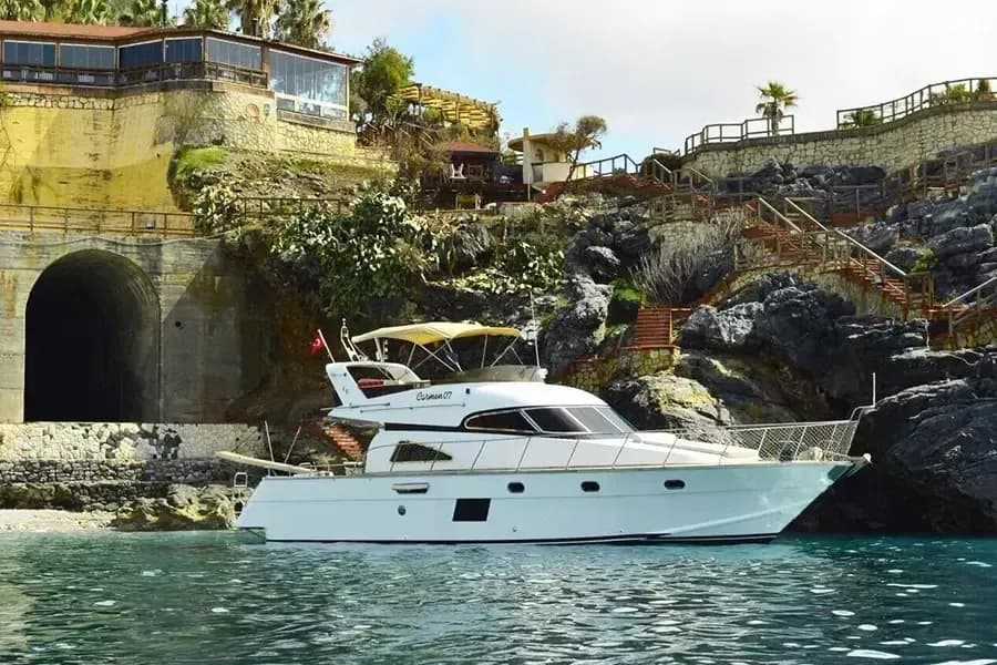 Carmen 07: Stylish 16m Motor-Yacht with Jet Ski Fun - Fotoğraf 2