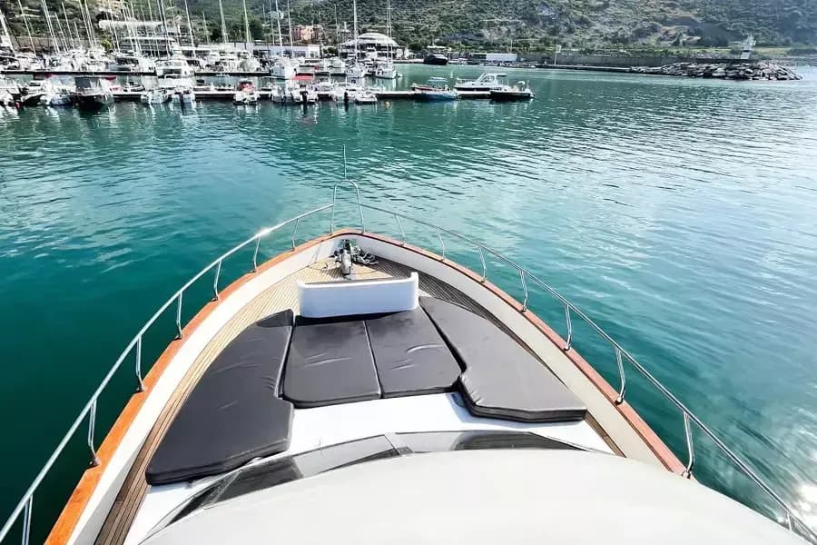 Carmen 07: Stylish 16m Motor-Yacht with Jet Ski Fun - Fotoğraf 5