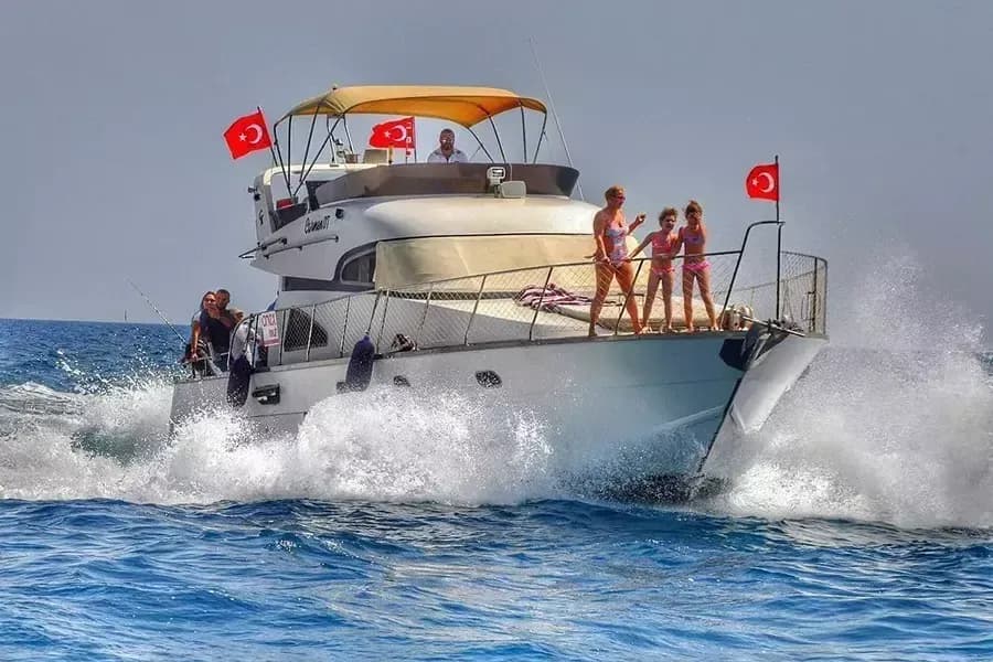 Carmen 07: Stylish 16m Motor-Yacht with Jet Ski Fun - Fotoğraf 3