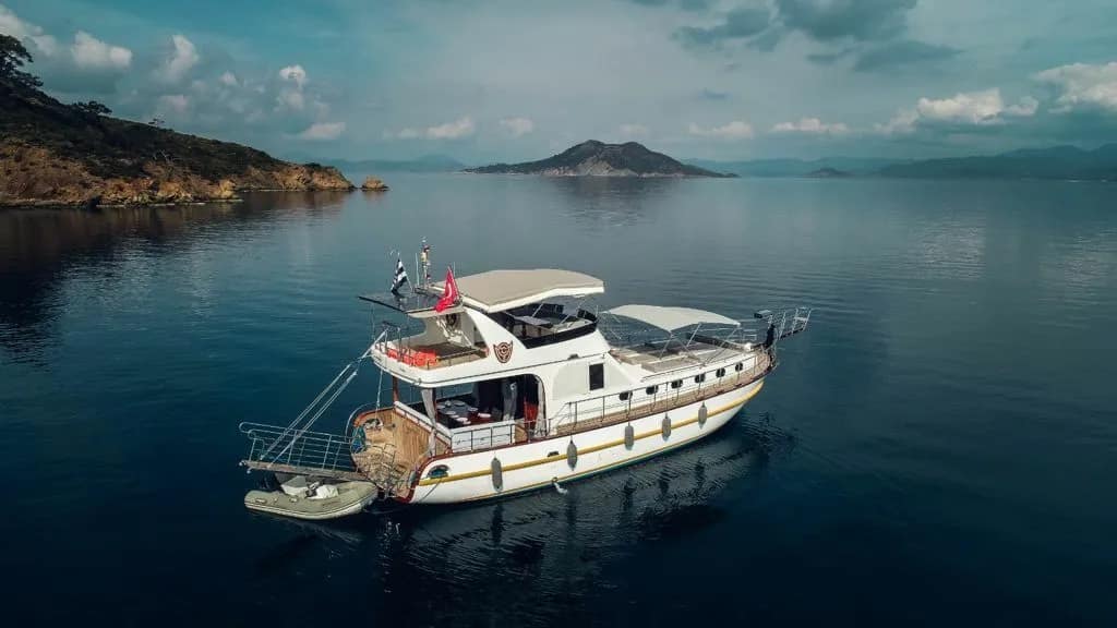 Mavi Maydanoz: Konforlu 3 Kabinli Motor-Yacht