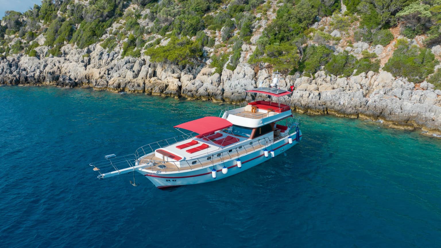 Okay 2023: Luxuriöse 18m Motor-Yacht mit Flybridge