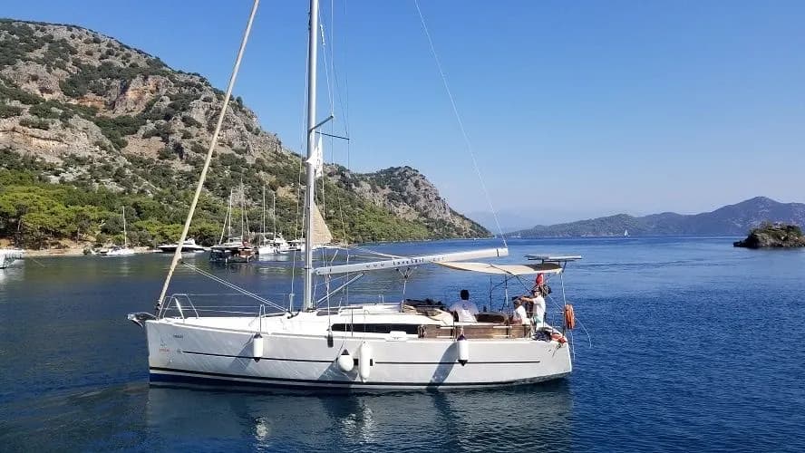 Friday Dufour 350: Konforlu 3 Kabin, Fırınlı Yelken Keyfi - Fotoğraf 3