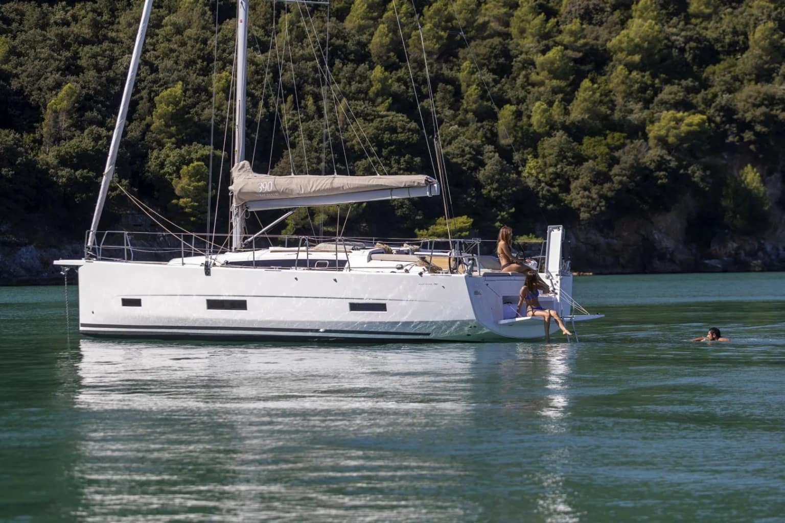 Dufour 390