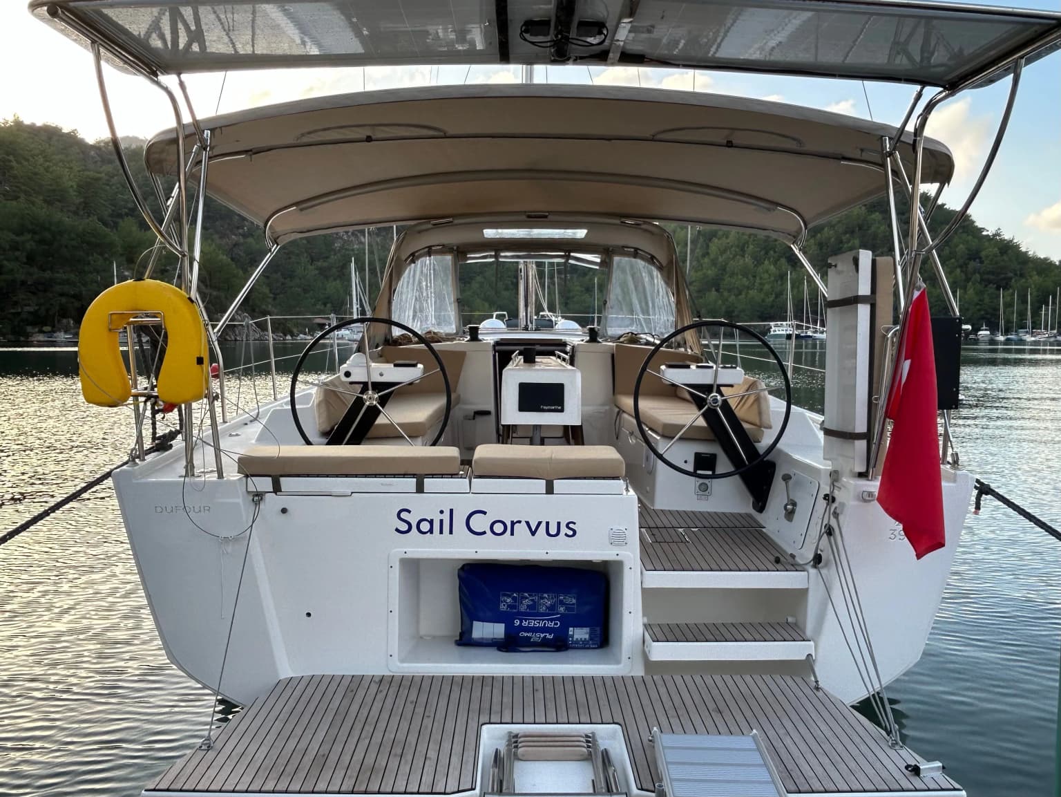 Sail Corvus 390: Stylish Comfort & Adventure - Fotoğraf 1