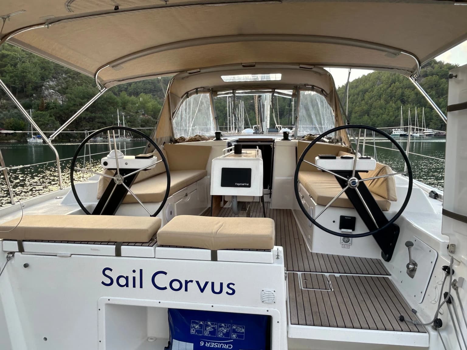 Sail Corvus 390: Stylish Comfort & Adventure - Fotoğraf 5