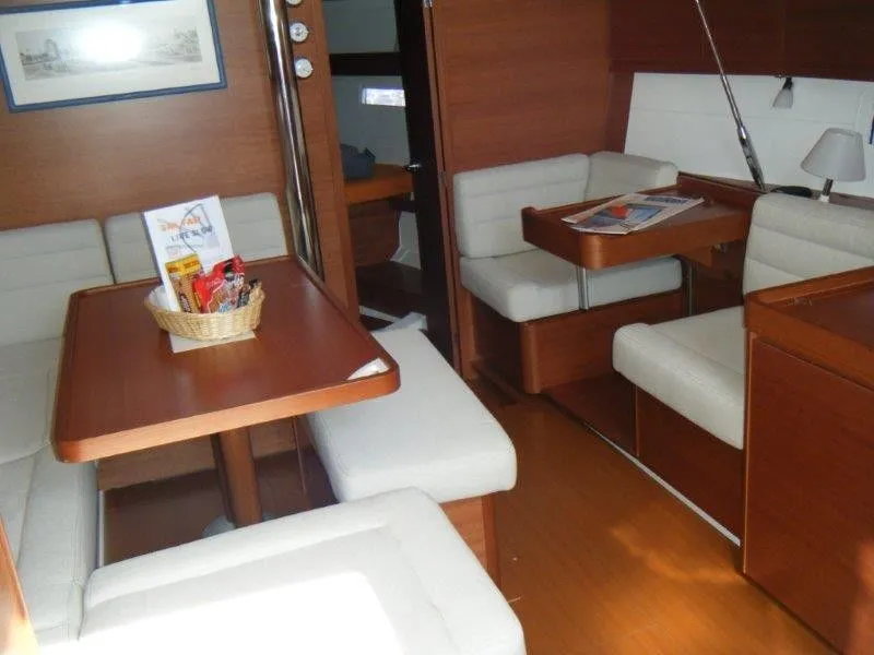 Julia 410: Stylish Sailing Comfort in Marmaris - Fotoğraf 5