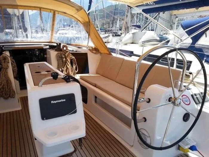 Julia 410: Stylish Sailing Comfort in Marmaris - Fotoğraf 3