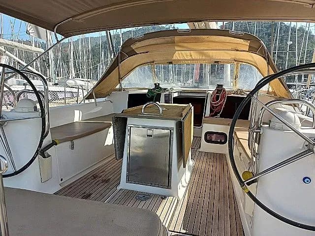 Surprise: Modern Comfort & Sleek Sailing - Fotoğraf 5