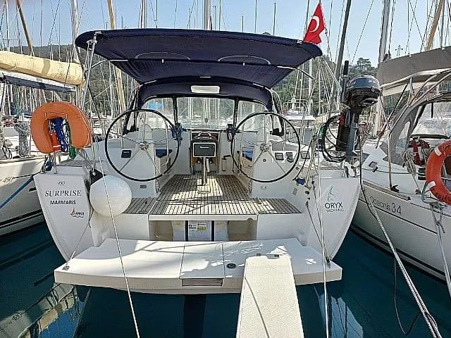 Surprise: Modern Comfort & Sleek Sailing - Fotoğraf 1