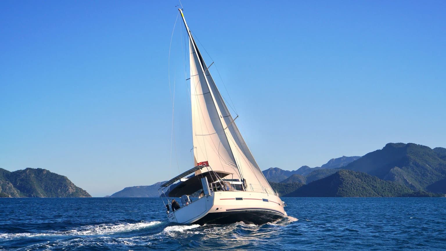 Red Pepper 460 GL: Konforlu 4 Kabinli Yelken Keyfi - Fotoğraf 2