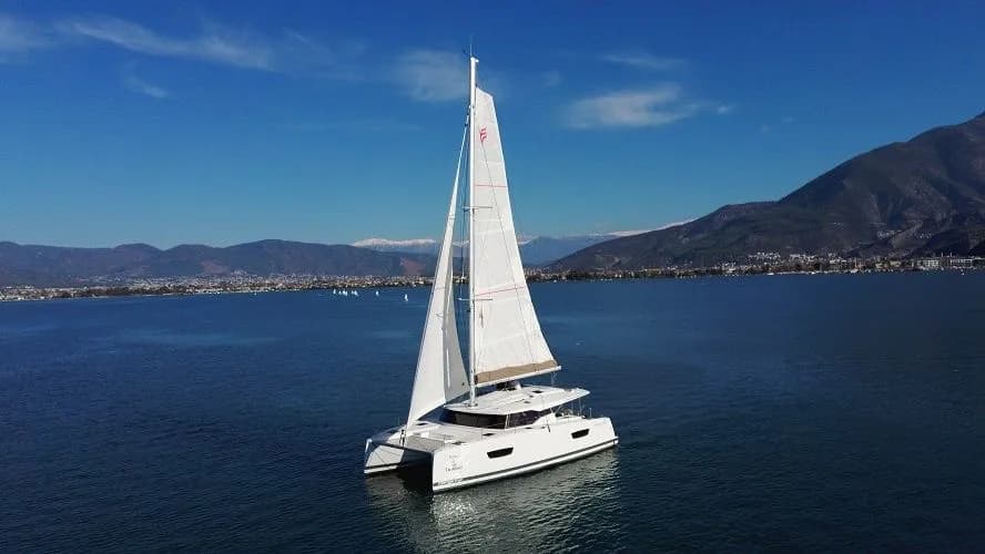 Reina Astrea 42: Spacious Comfort & Style - Fotoğraf 1