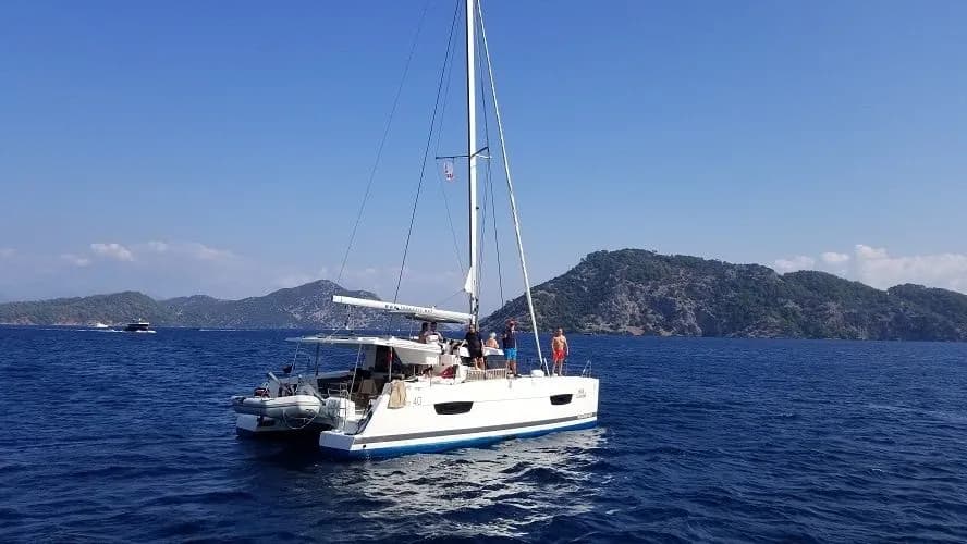 Hola Lucia 40: Spacious Catamaran Comfort - Fotoğraf 1