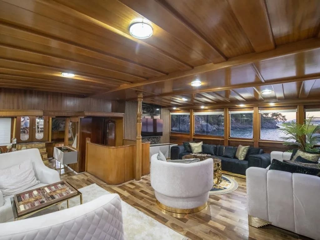 Grand Acar: 8 Cabins, Flybridge & Kayak Fun - Fotoğraf 4