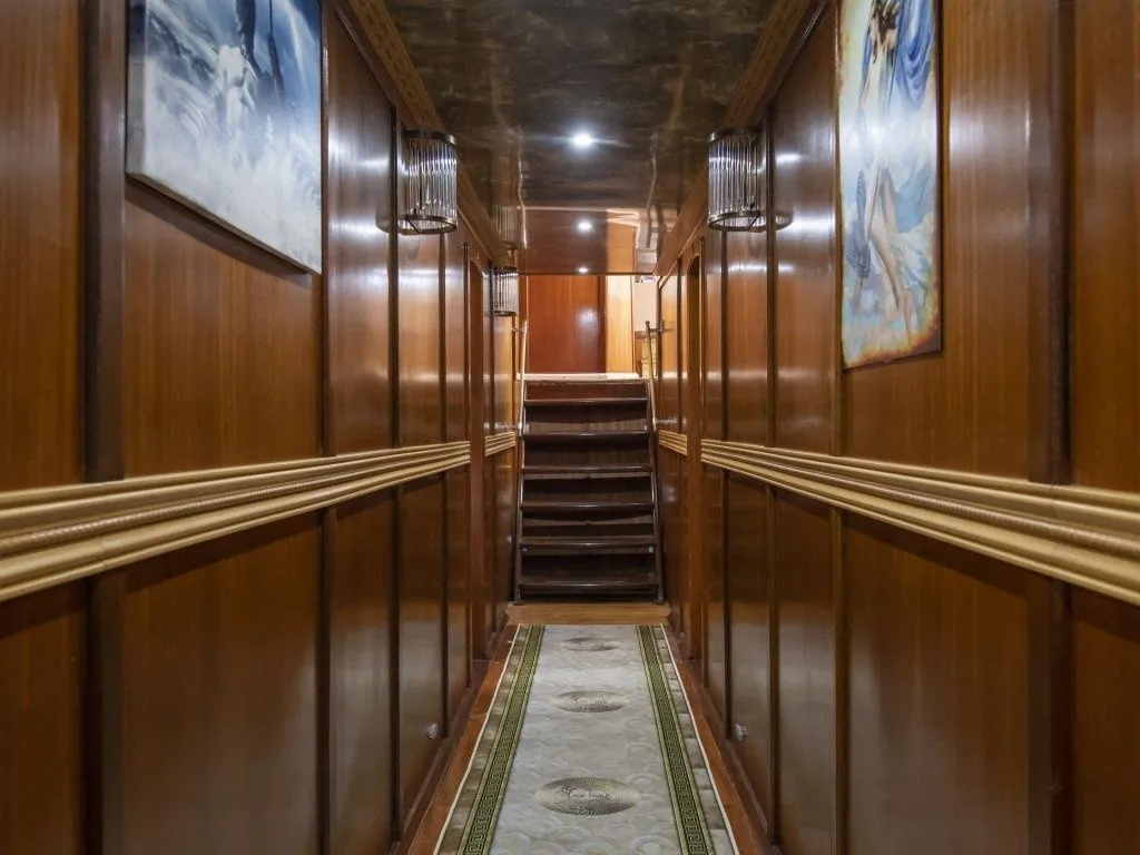 Grand Acar: 8 Cabins, Flybridge & Kayak Fun - Fotoğraf 5