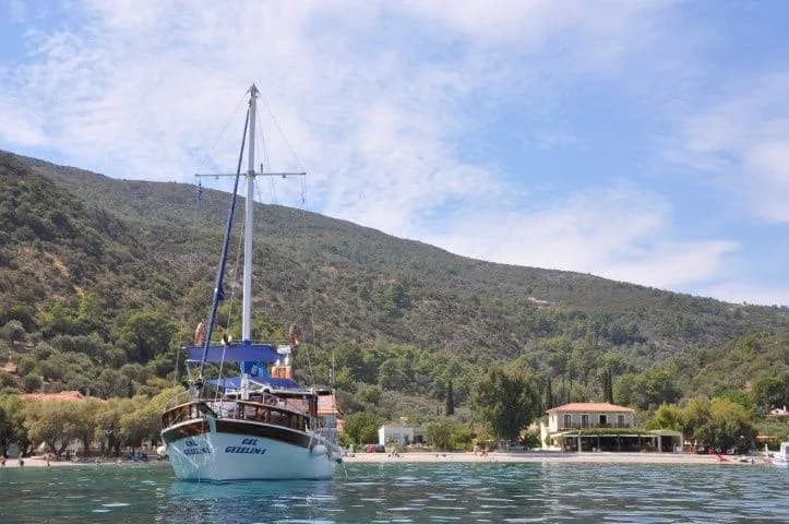 Gel Gezelim - 3 Kabinli Konforlu Gulet - Fotoğraf 3