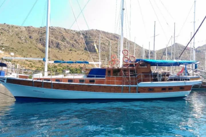 Deniz Gulu 96: Luxus-Gulet mit 5 Kabinen & Wi-Fi