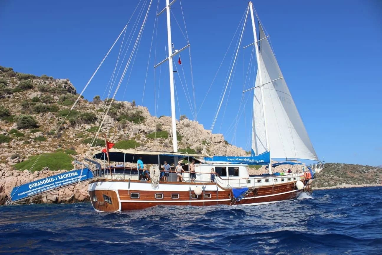 Cobanoglu 1: Spacious Gulet with 8 Cabins & A/C - Fotoğraf 3