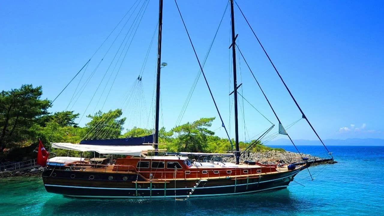 Rent a 27.3m Gulet in Marmaris