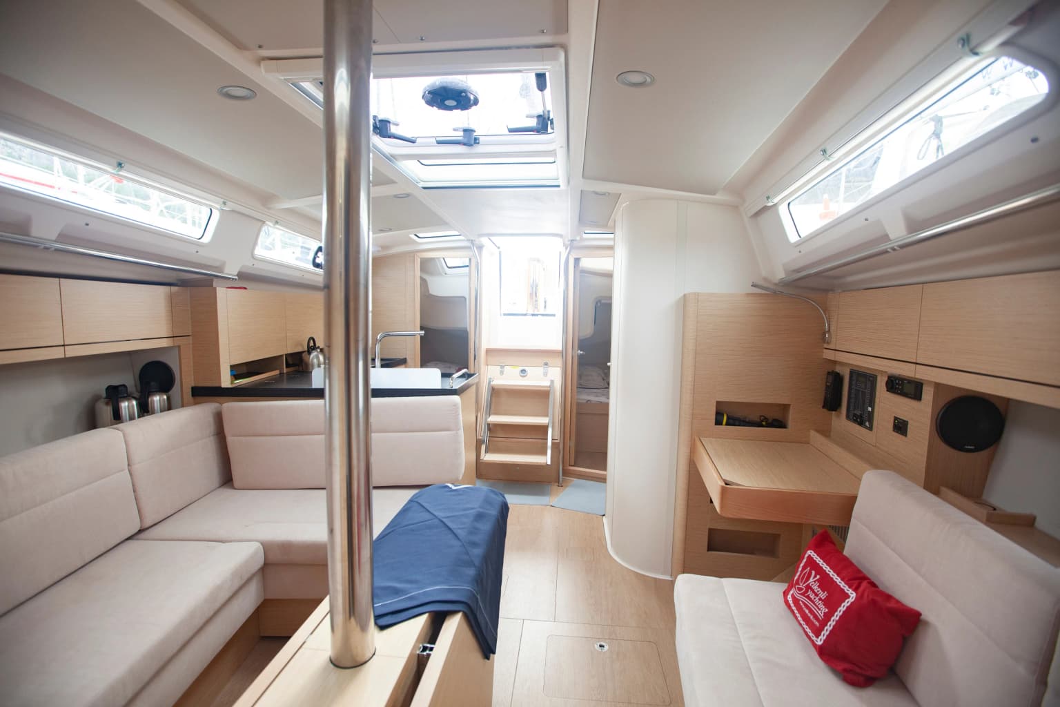 Atlas 388: Stylish Sailing with 3 Cozy Cabins - Fotoğraf 5