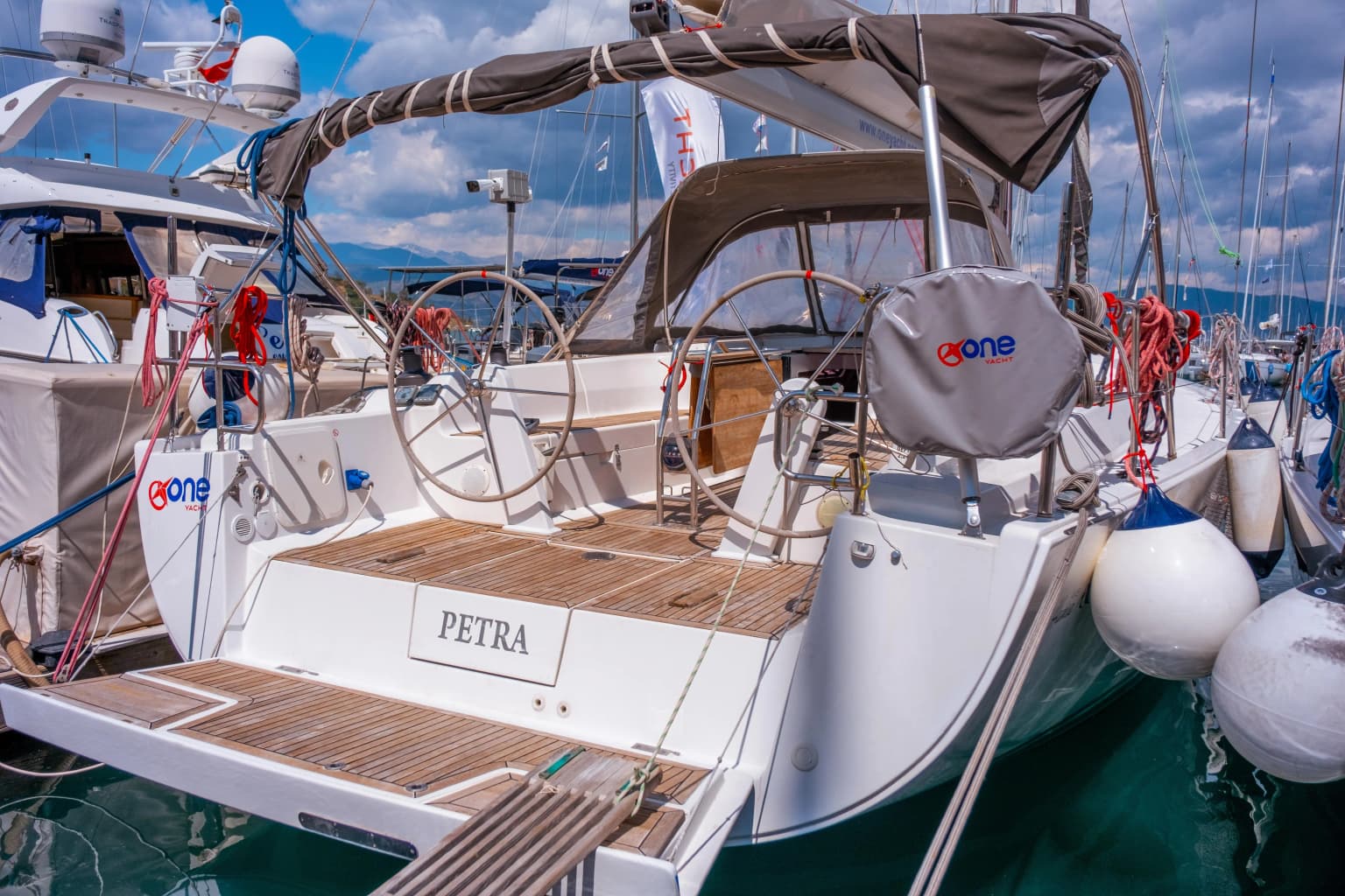 Petra 445: Modern Comfort & Sleek Sailing - Fotoğraf 5