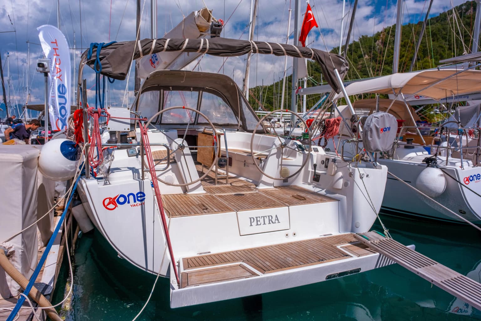 Petra 445: Modern Comfort & Sleek Sailing - Fotoğraf 4