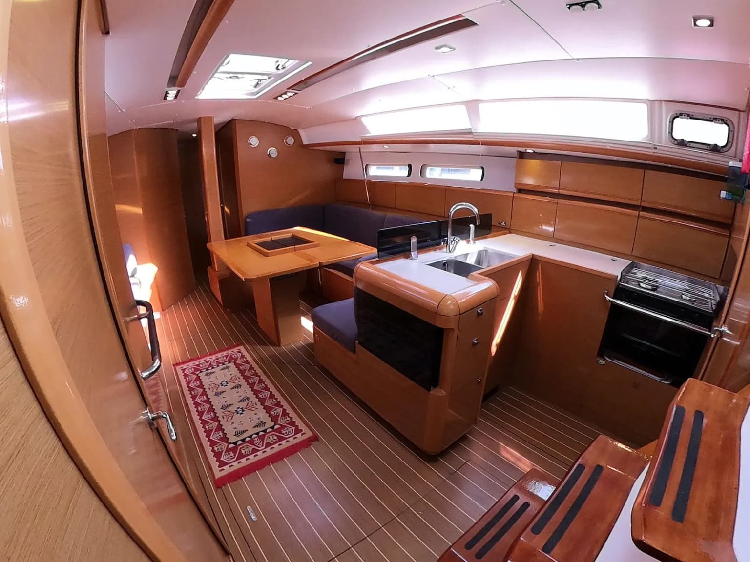 Toya Jeanneau 439: Spacious Comfort & Sailing Fun - Fotoğraf 5