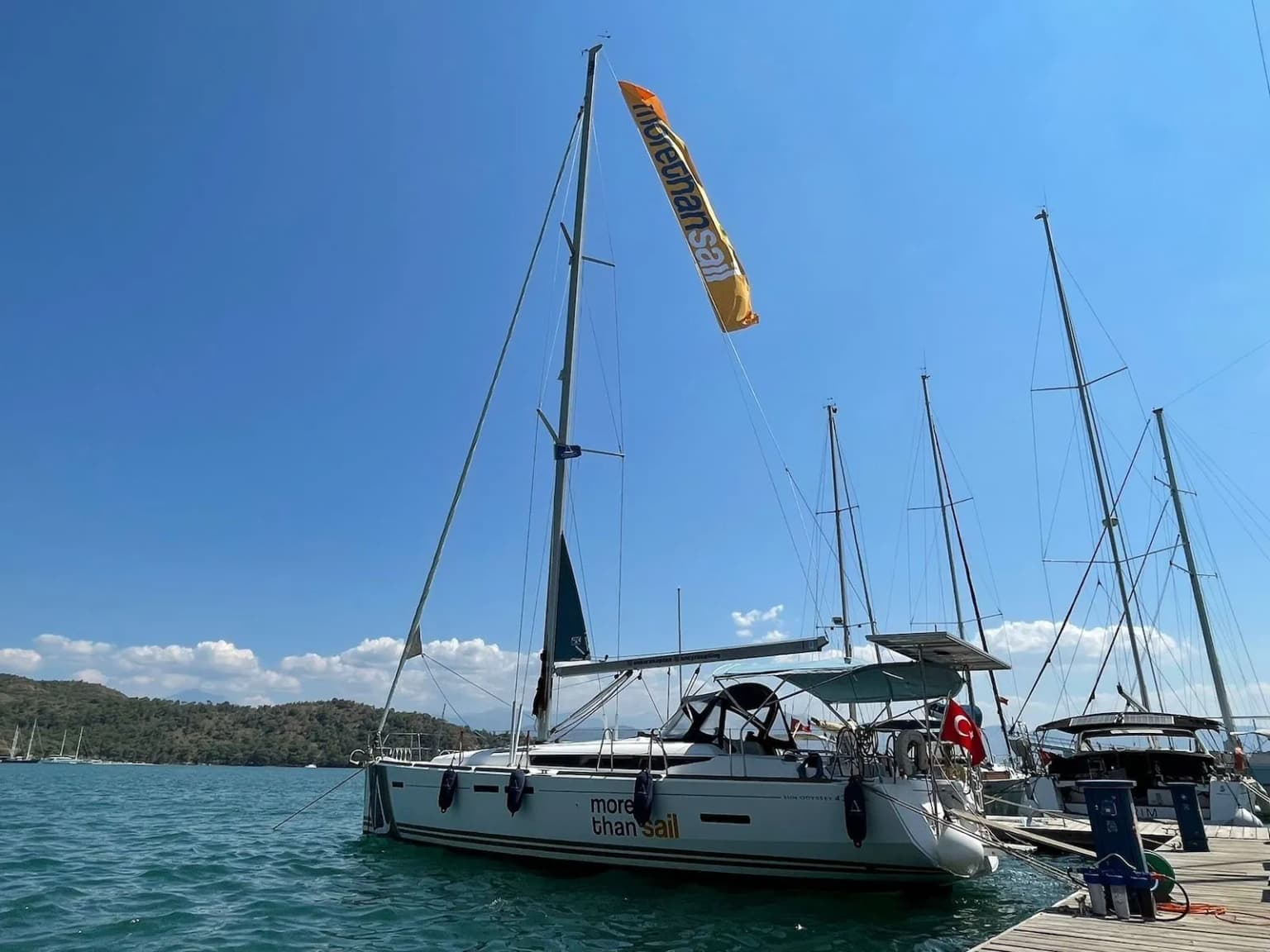 Toya Jeanneau 439: Spacious Comfort & Sailing Fun - Fotoğraf 1