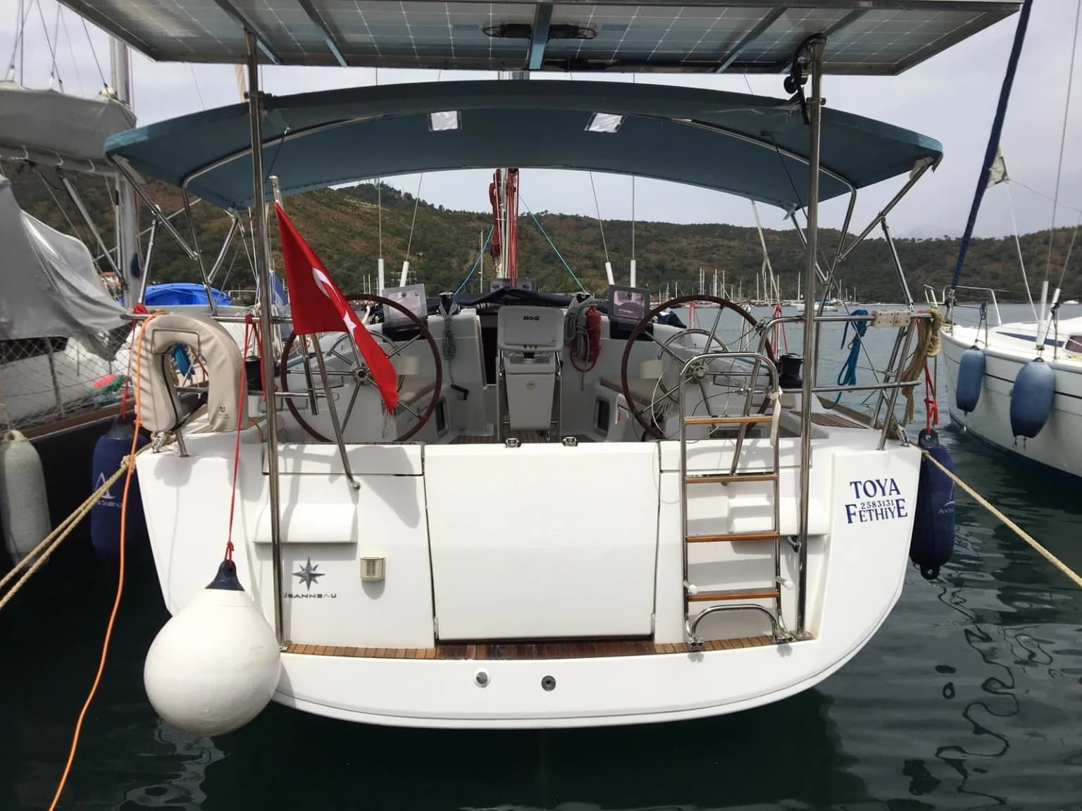 Toya Jeanneau 439: Konforlu ve Enerjik Yelken Keyfi - Fotoğraf 3