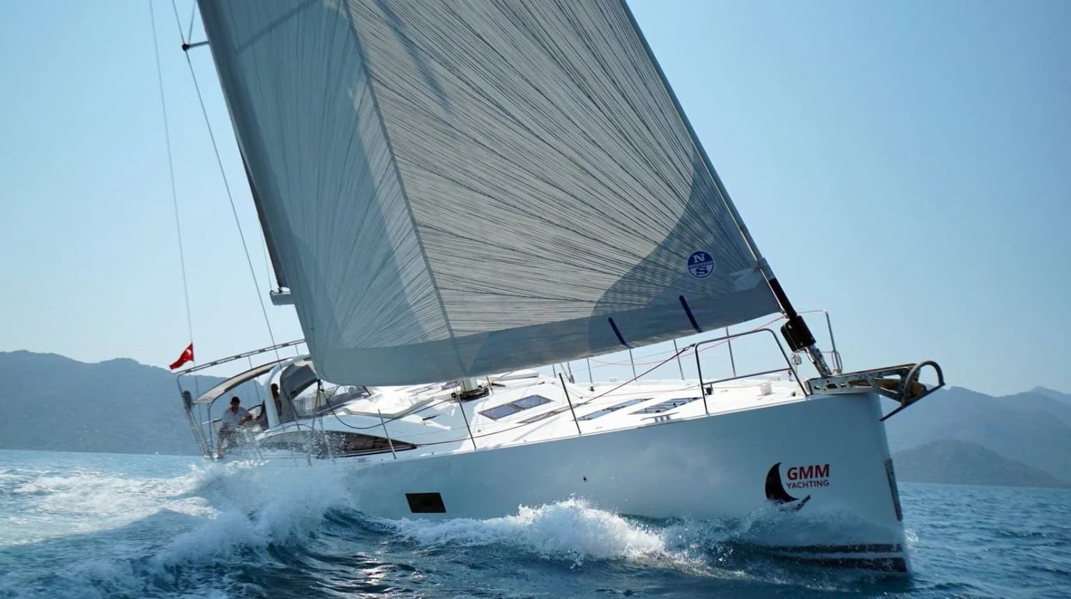 Freedom 64: Spacious Comfort & Modern Sailing - Fotoğraf 3