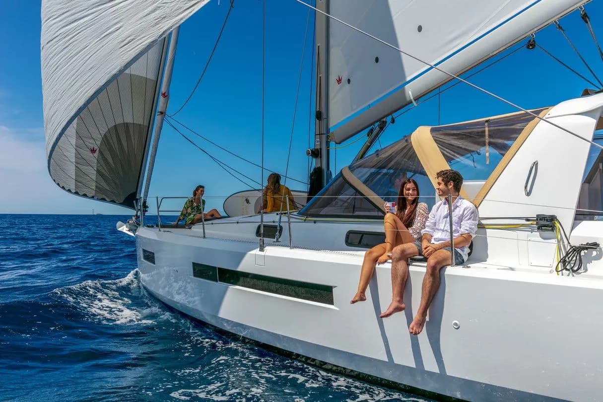 Fragon Sun Loft 47: Konforlu 6 Kabin, 4 Tuvaletli Yelken Keyfi - Fotoğraf 3