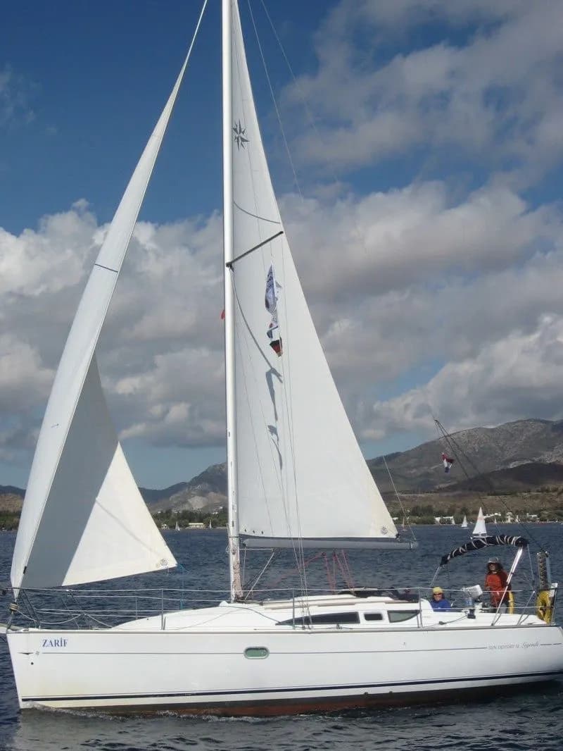 Zarif Sun Odyssey 32: Konforlu Yelken Keyfi - Fotoğraf 4