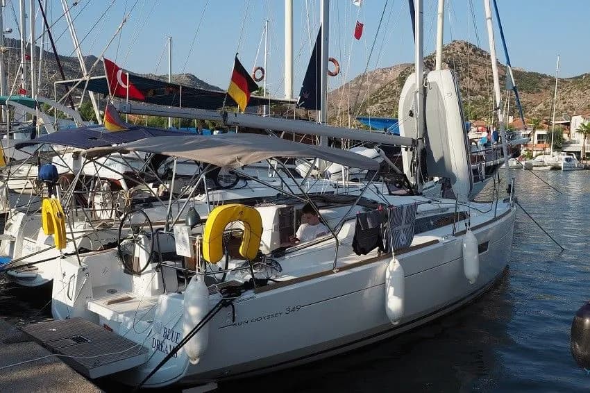 Blue Dreams: 3 Kabin, Modern Yelken Keyfi - Fotoğraf 1