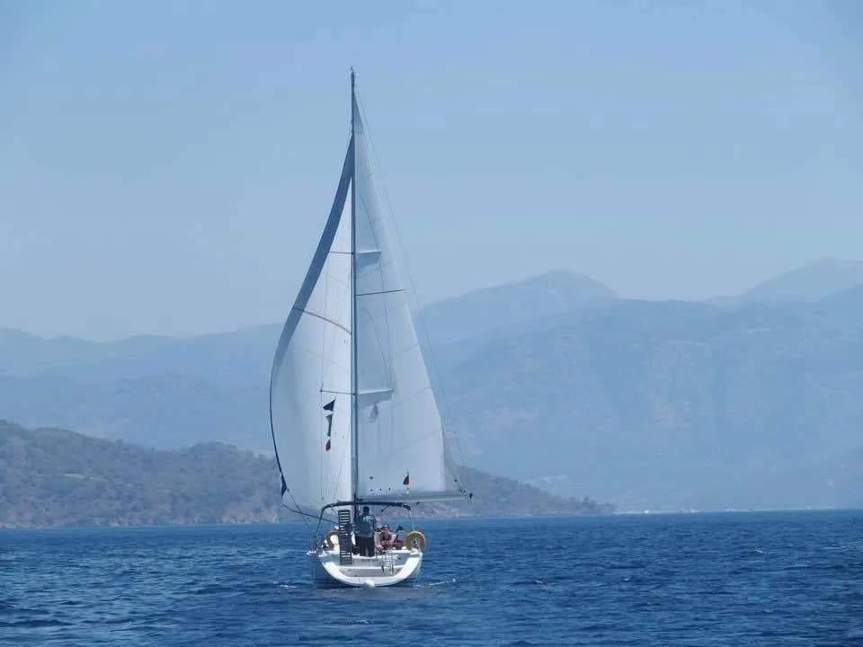 Blue Sky: Stylish 3-Cabin Sailing Escape - Fotoğraf 4