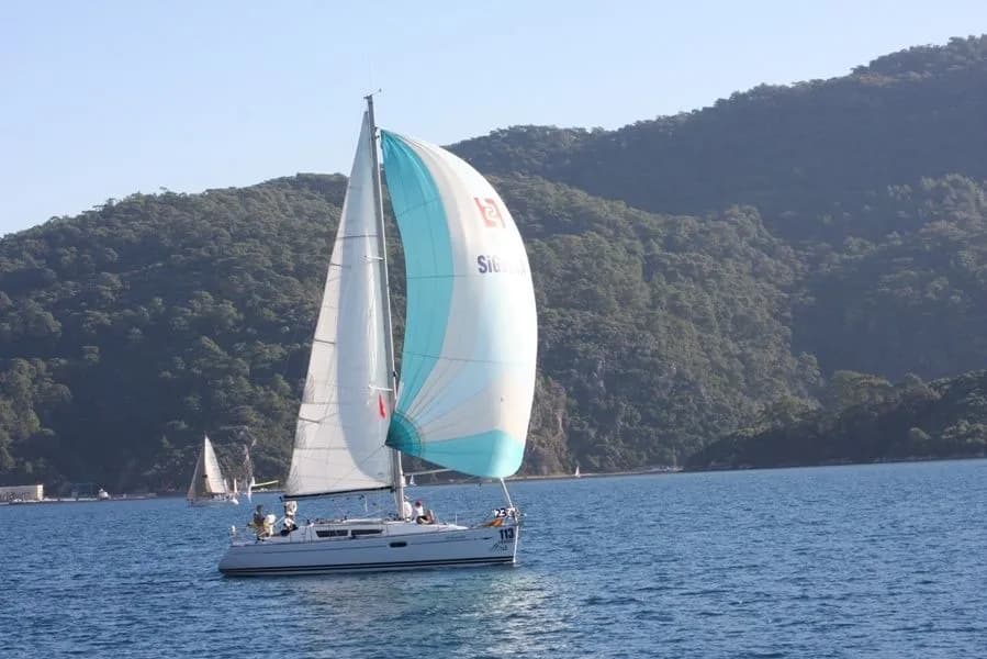 Schnecke ile Marmaris'te Konforlu Yelken Keyfi - Fotoğraf 3