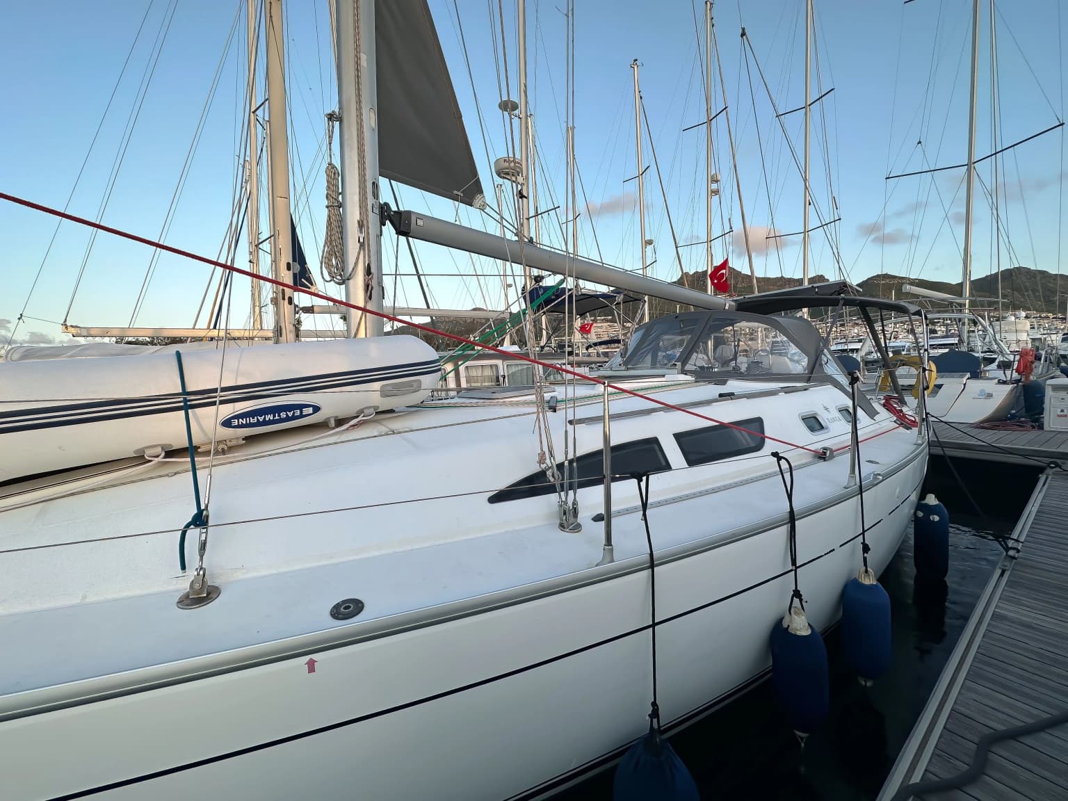 Limitless 2022: Stylish 3-Cabin Sailing Escape - Fotoğraf 3