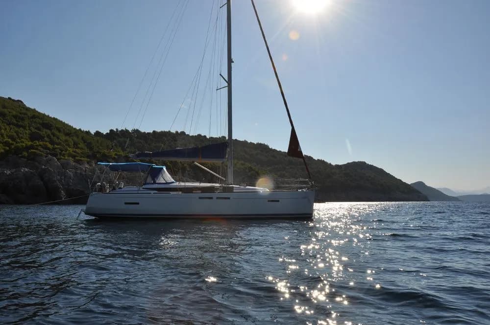 FourTwo: Stylish 3-Cabin Sailing Comfort - Fotoğraf 4