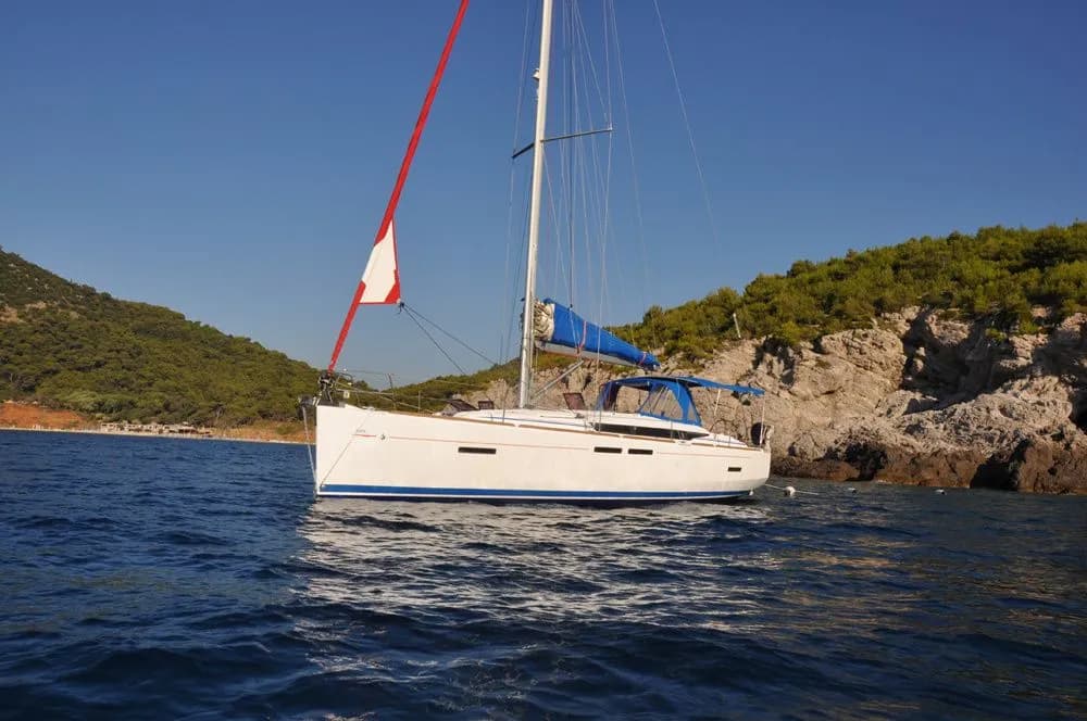 FourTwo: Stylish 3-Cabin Sailing Comfort - Fotoğraf 5