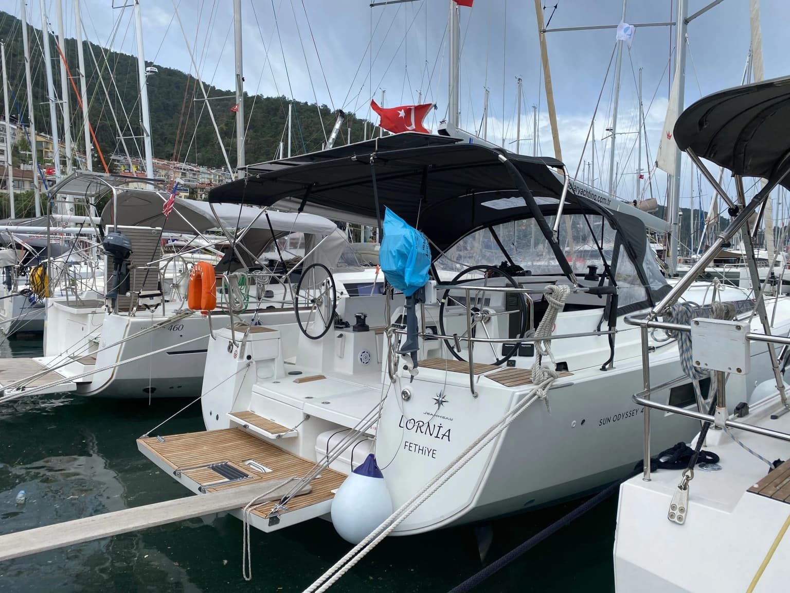 Lornia: Stylish 4-Cabin Sailing Comfort - Fotoğraf 4