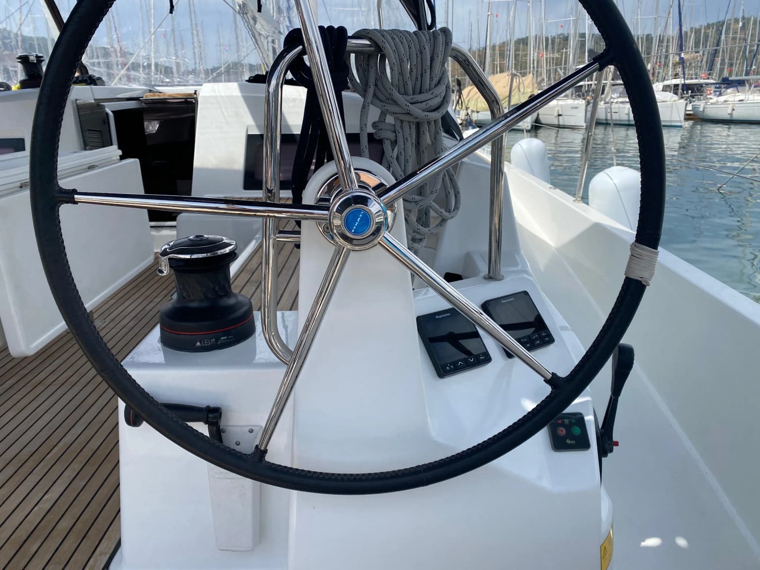 Elenor: Spacious Comfort & Sleek Sailing - Fotoğraf 5