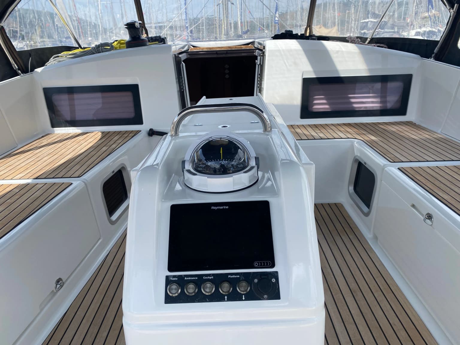 Elenor: Spacious Comfort & Sleek Sailing - Fotoğraf 4