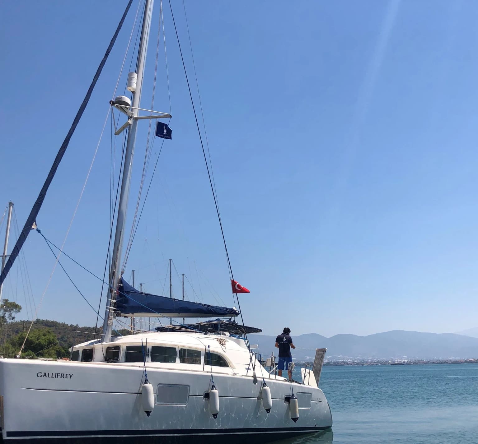 Gallifrey Lagoon 380: Modern Catamaran Comfort - Fotoğraf 2