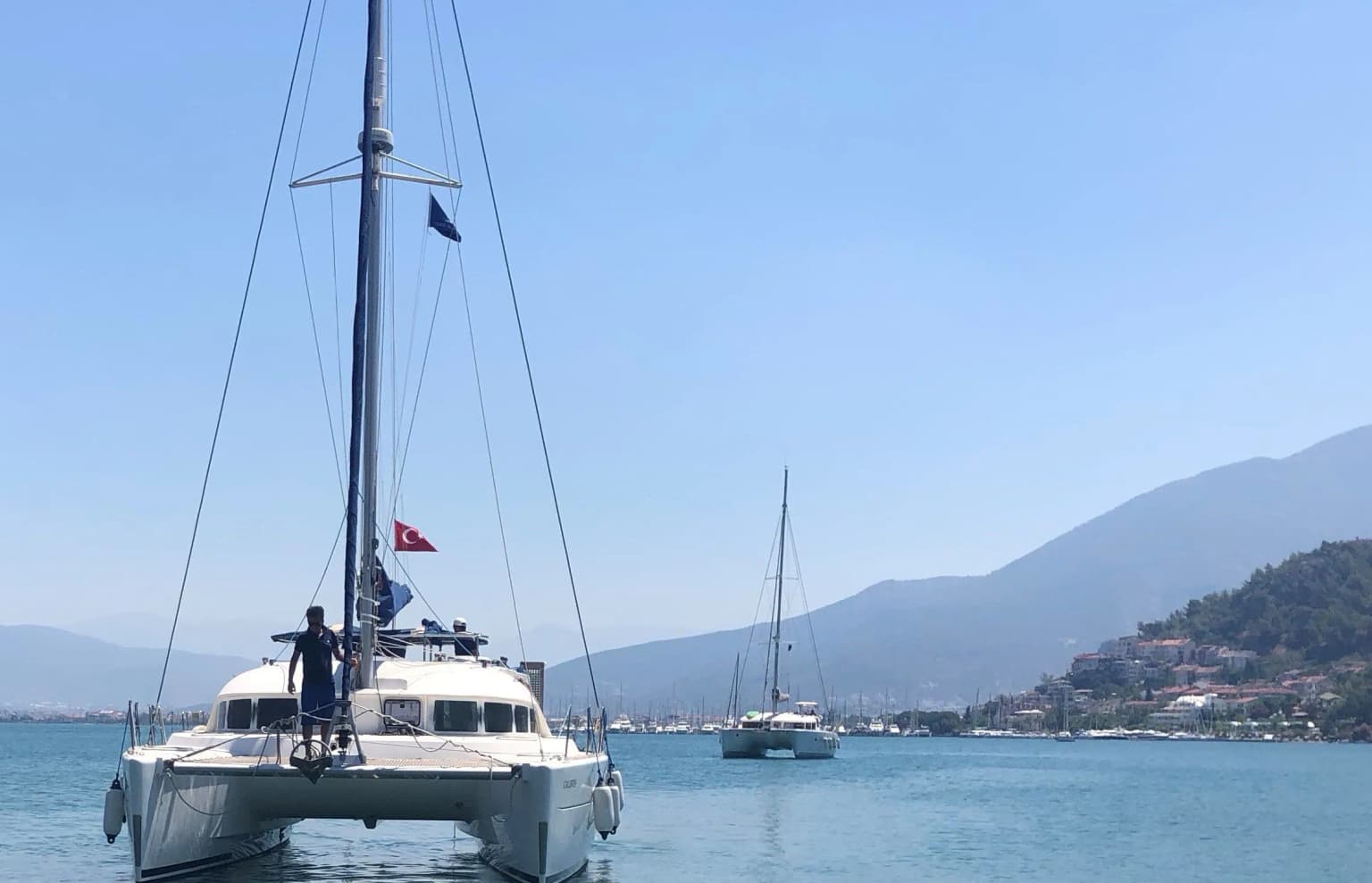 Gallifrey Lagoon 380: Modern Catamaran Comfort - Fotoğraf 4