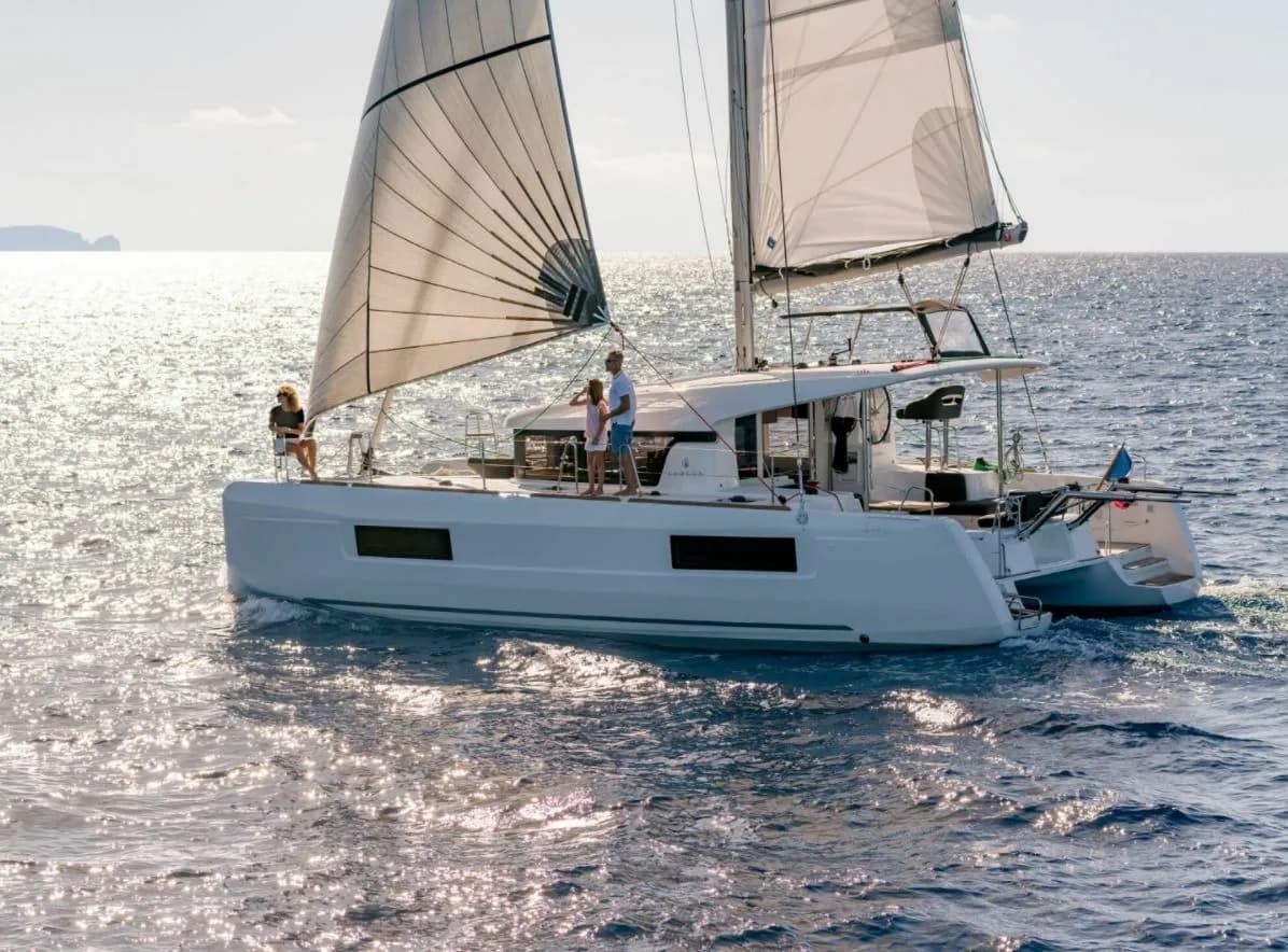 Sail Aries 40: Spacious Catamaran Comfort - Fotoğraf 4