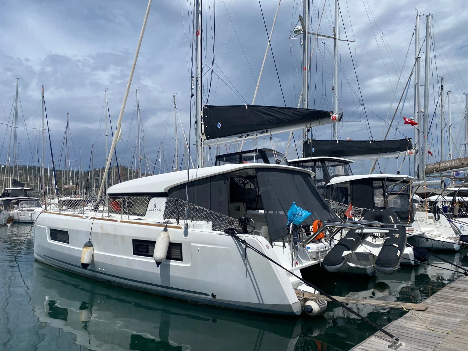 Leo Lagoon 40: Spacious Catamaran Comfort - Fotoğraf 3
