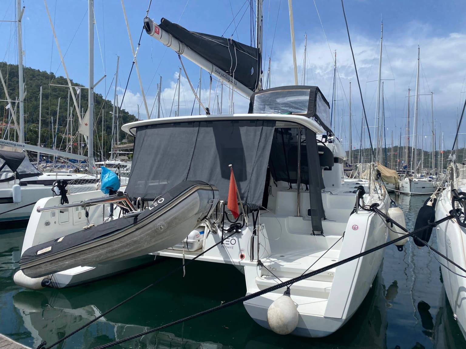 Leo Lagoon 40: Spacious Catamaran Comfort - Fotoğraf 1