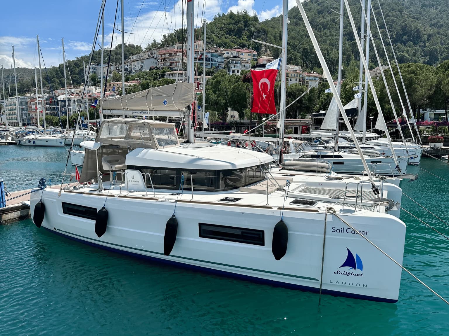 Sail Castor 40: Konforlu Catamaran Tatili - Fotoğraf 1