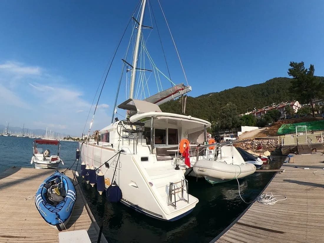 Suncity 2: Spacious Lagoon Catamaran Escape - Fotoğraf 3