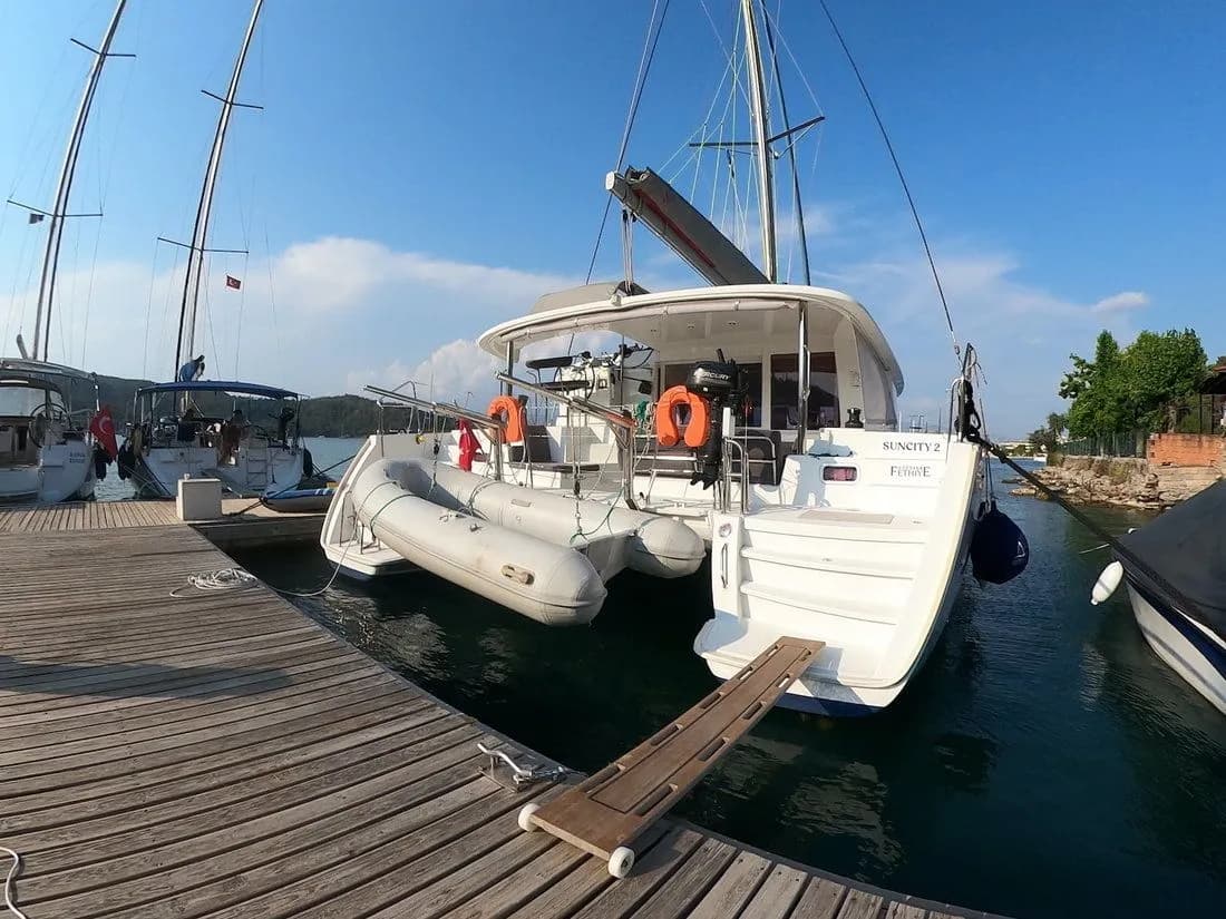 Suncity 2: Spacious Lagoon Catamaran Escape - Fotoğraf 4